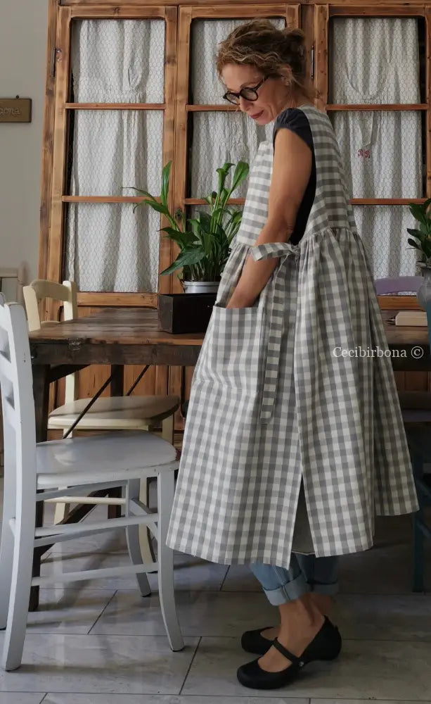 Grembiule per donna in cotone a quadri grigio chiaro e panna (Ref.33) grembiule donna tessuti moderni