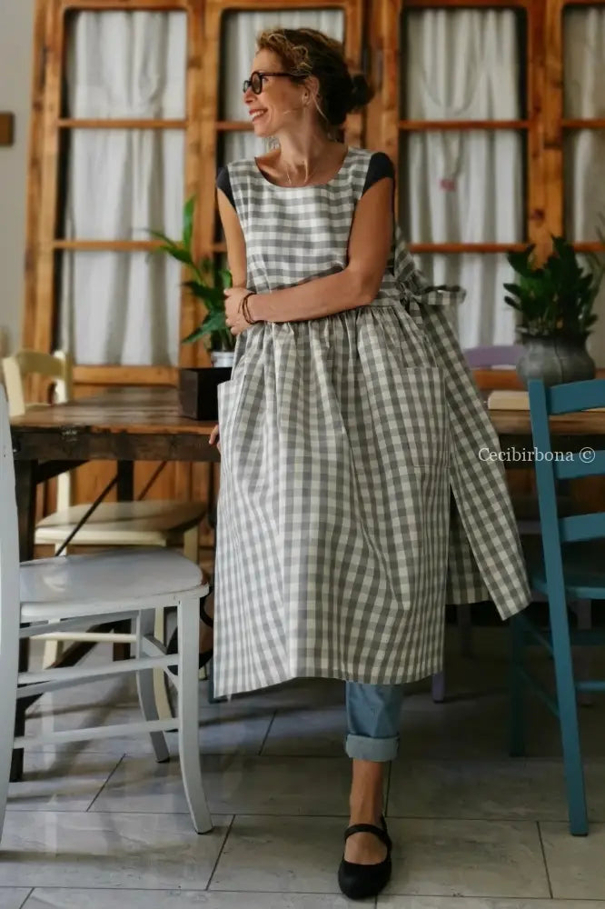 Grembiule per donna in cotone a quadri grigio chiaro e panna (Ref.33) grembiule donna tessuti moderni