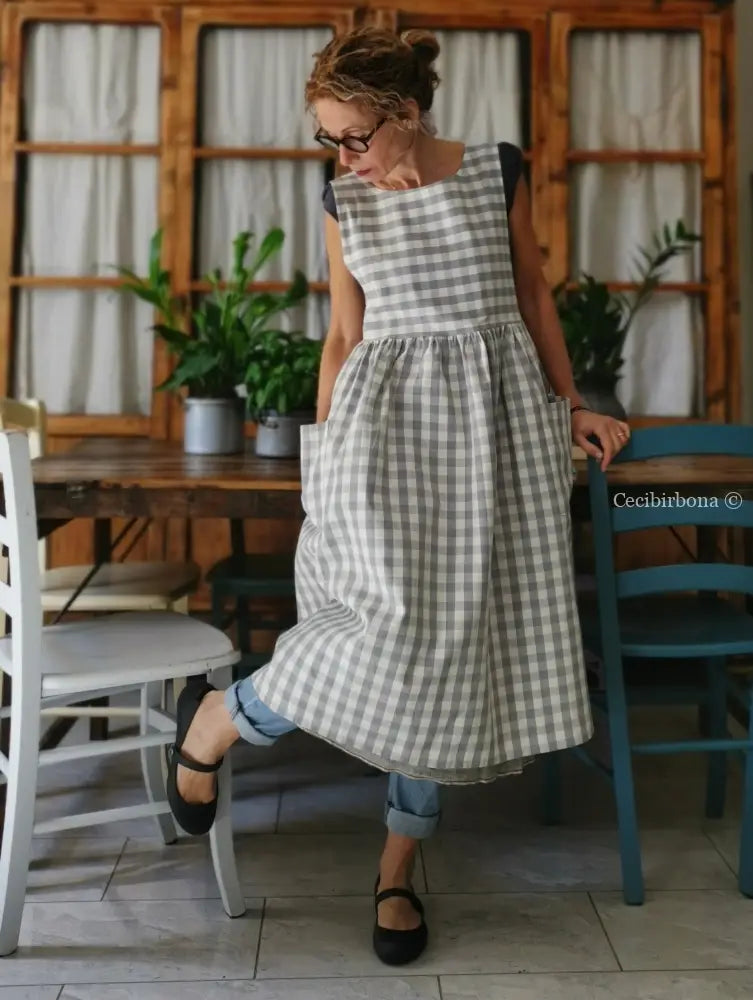Grembiule per donna in cotone a quadri grigio chiaro e panna (Ref.33) grembiule donna tessuti moderni