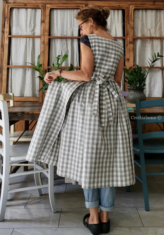 Grembiule per donna in cotone a quadri grigio chiaro e panna (Ref.33) grembiule donna tessuti moderni