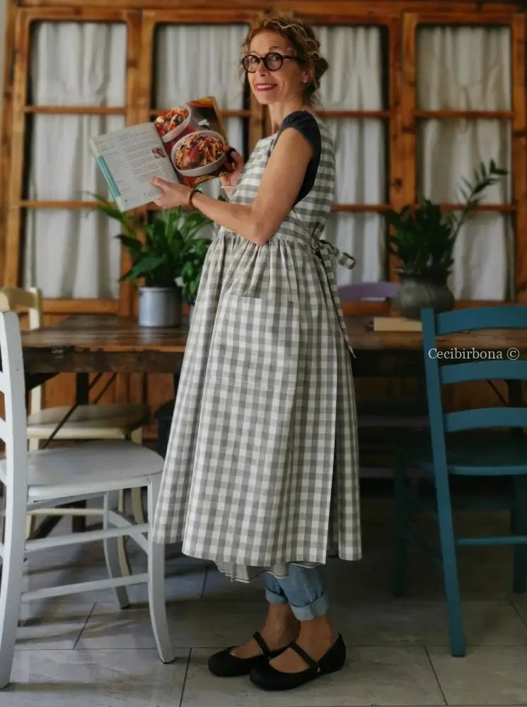 Grembiule per donna in cotone a quadri grigio chiaro e panna (Ref.33) grembiule donna tessuti moderni