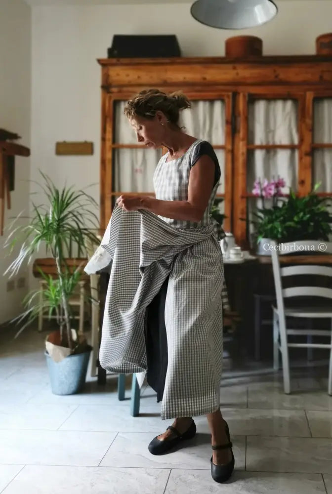 Grembiule per donna in cotone patchwork a quadri grigio chiaro e panna (Ref. 428) grembiule donna tessuti moderni