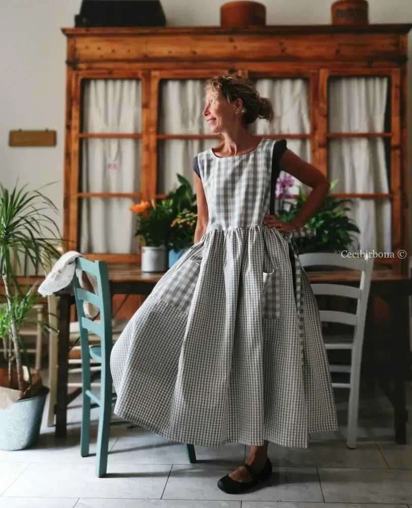 Grembiule per donna in cotone patchwork a quadri grigio chiaro e panna (Ref. 428) grembiule donna tessuti moderni