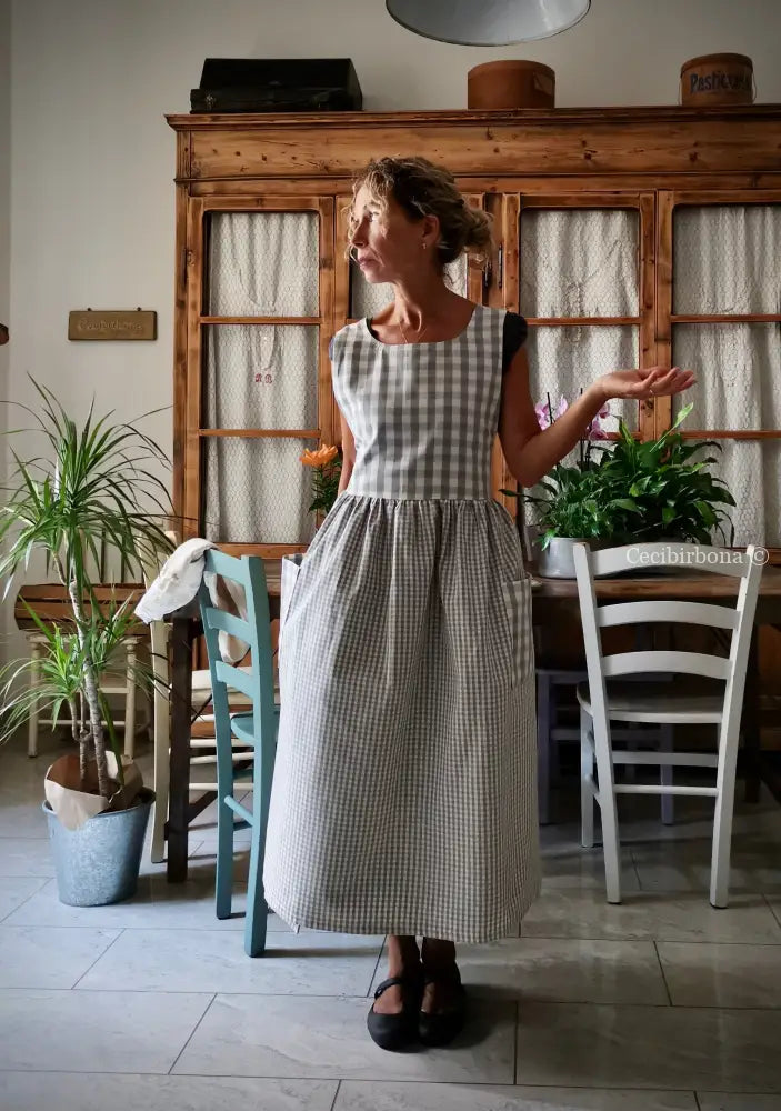 Grembiule per donna in cotone patchwork a quadri grigio chiaro e panna (Ref. 428) grembiule donna tessuti moderni