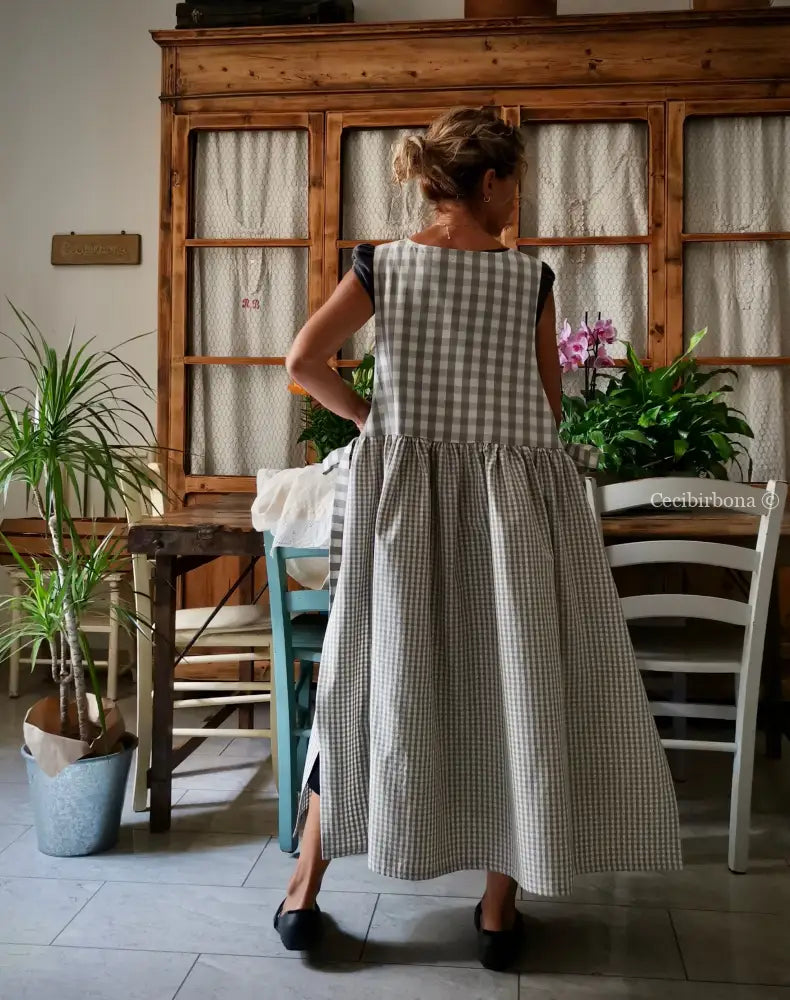 Grembiule per donna in cotone patchwork a quadri grigio chiaro e panna (Ref. 428) grembiule donna tessuti moderni