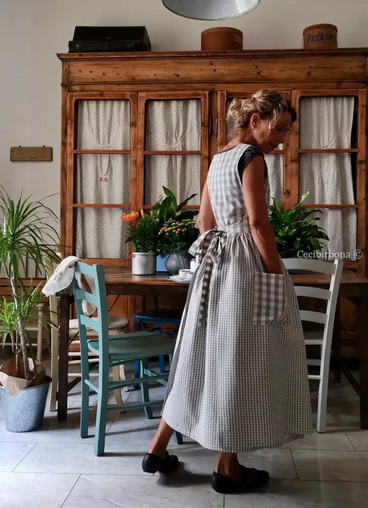Grembiule per donna in cotone patchwork a quadri grigio chiaro e panna (Ref. 428) grembiule donna tessuti moderni