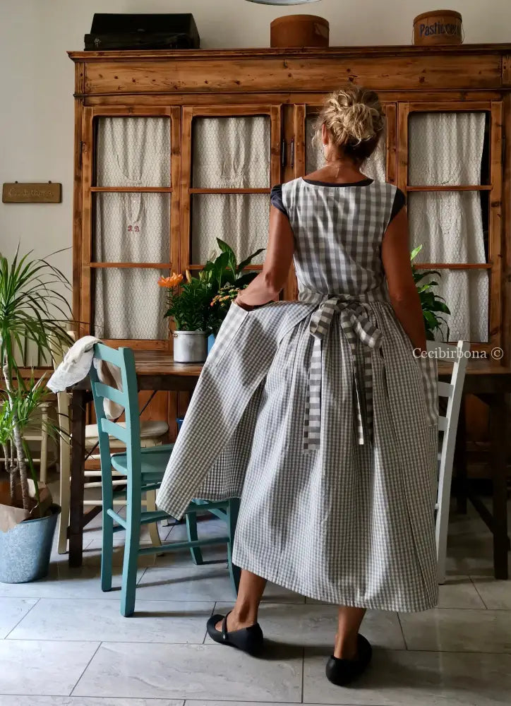 Grembiule per donna in cotone patchwork a quadri grigio chiaro e panna (Ref. 428) grembiule donna tessuti moderni
