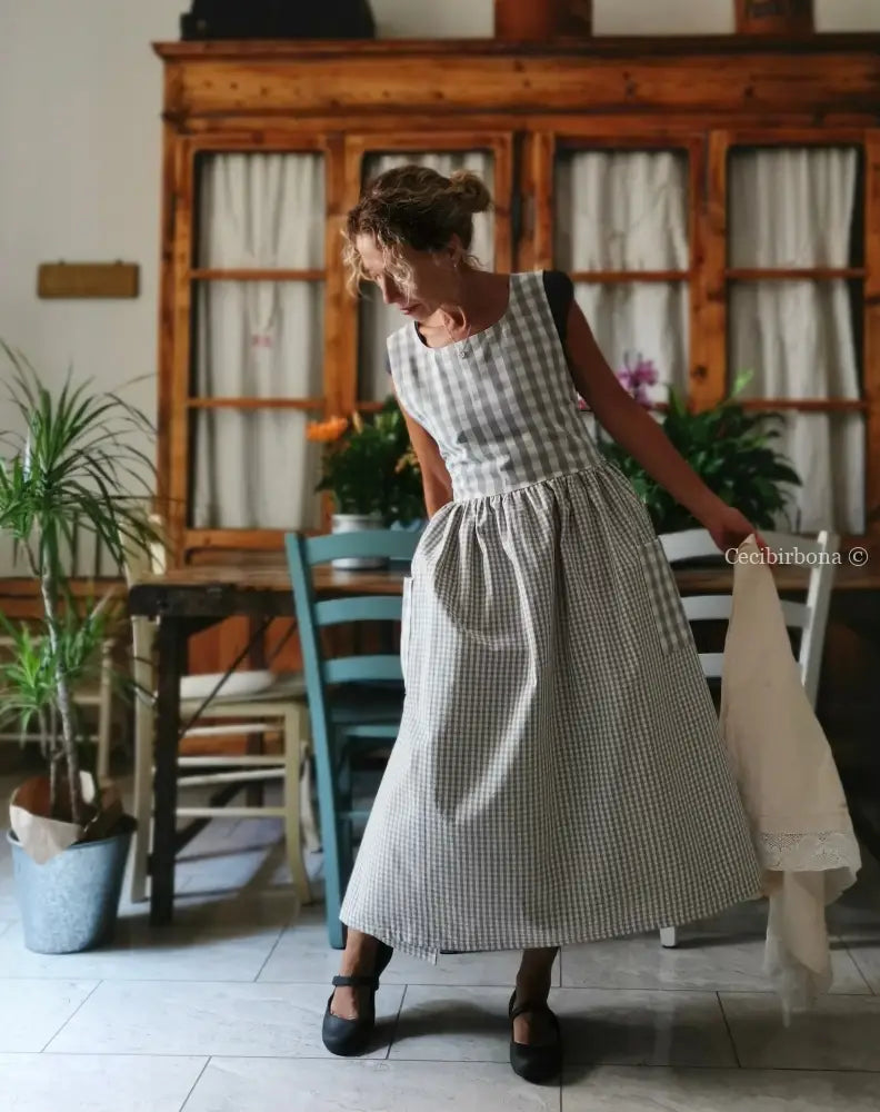 Grembiule per donna in cotone patchwork a quadri grigio chiaro e panna (Ref. 428) grembiule donna tessuti moderni