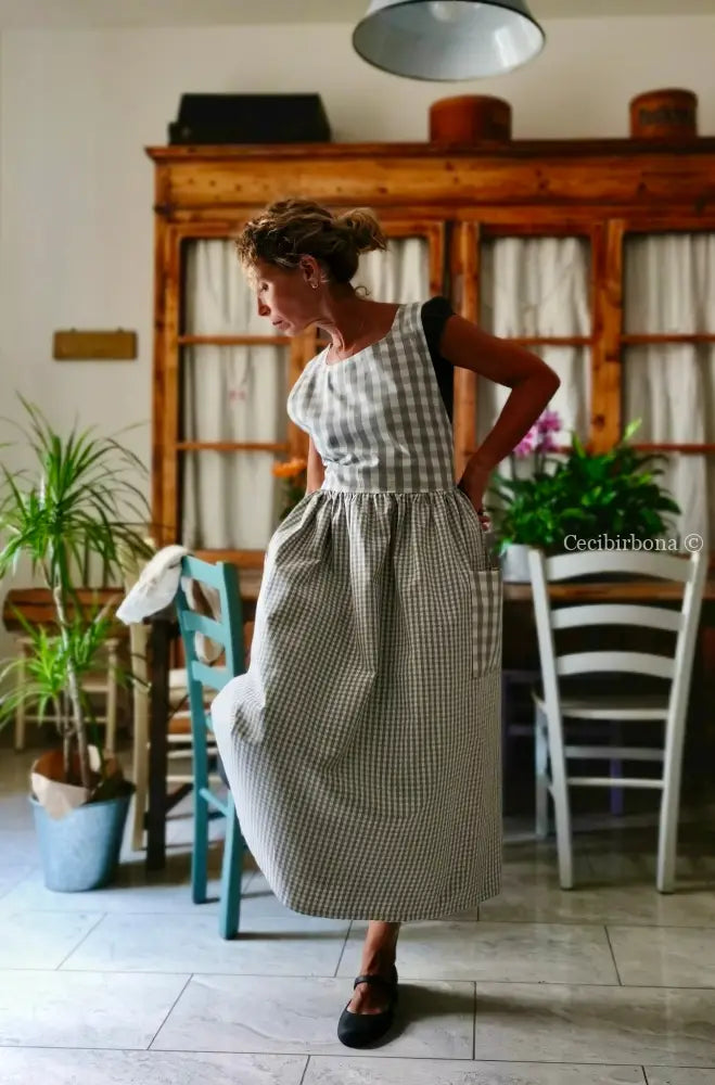 Grembiule per donna in cotone patchwork a quadri grigio chiaro e panna (Ref. 428) grembiule donna tessuti moderni