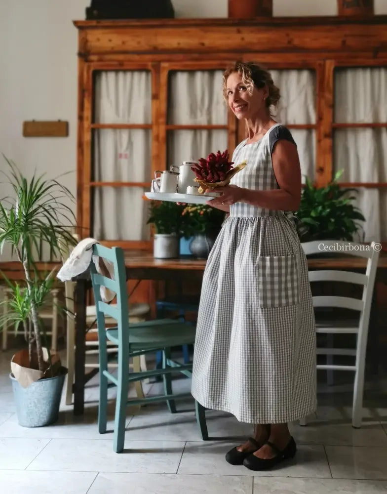 Grembiule per donna in cotone patchwork a quadri grigio chiaro e panna (Ref. 428) grembiule donna tessuti moderni