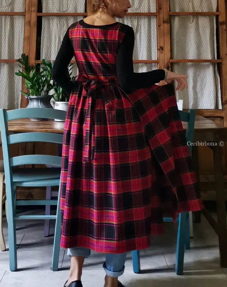 Grembiule per donna in tartan ciclamino e nero (Ref. 32) grembiule donna tessuti moderni