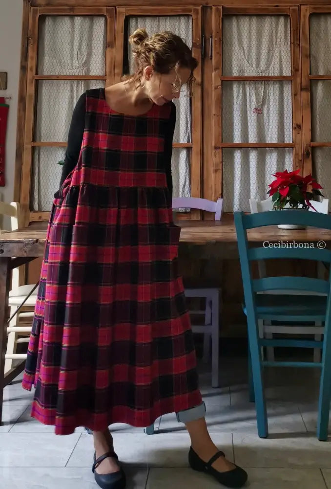 Grembiule per donna in tartan ciclamino e nero (Ref. 32) grembiule donna tessuti moderni