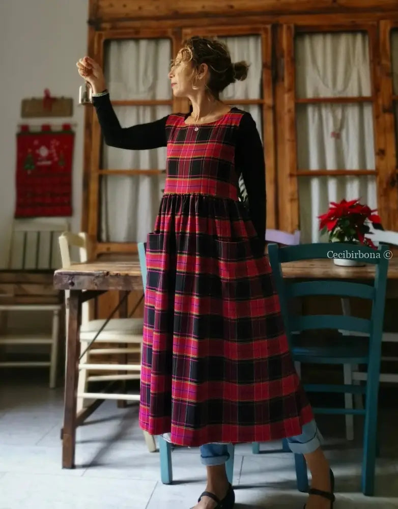 Grembiule per donna in tartan ciclamino e nero (Ref. 32) grembiule donna tessuti moderni