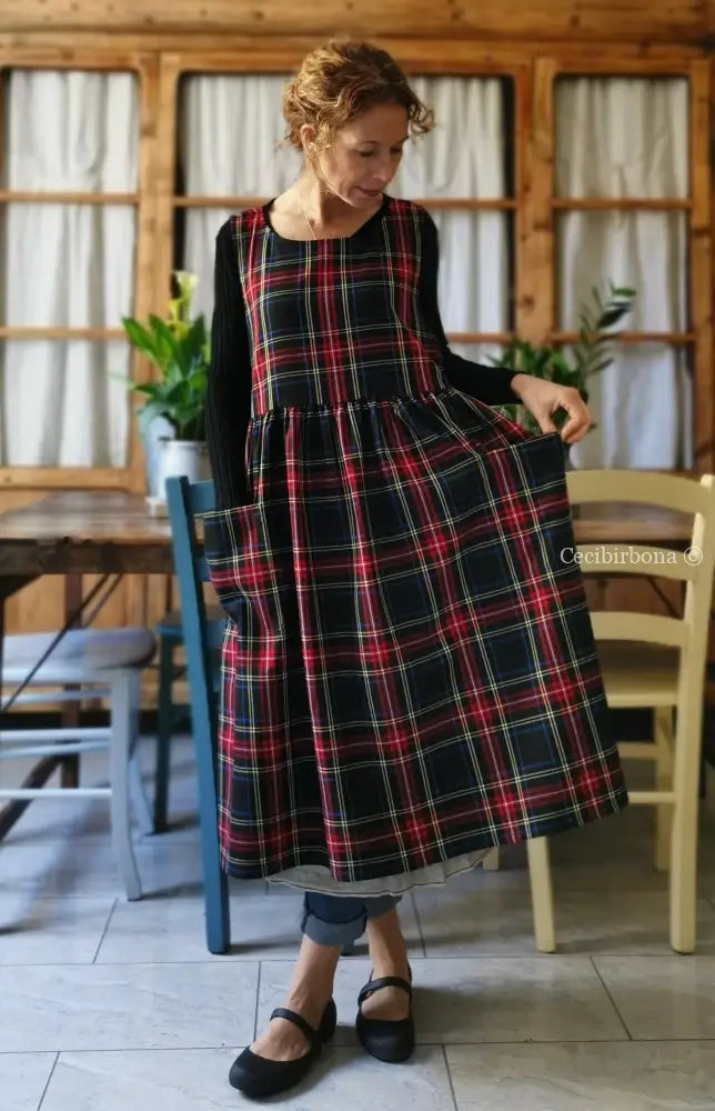 Grembiule per donna in tartan nero e rosso (Ref. 48) grembiule donna tessuti moderni