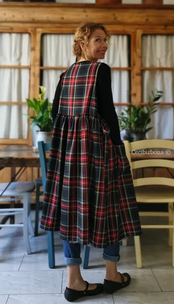 Grembiule per donna in tartan nero e rosso (Ref. 48) grembiule donna tessuti moderni