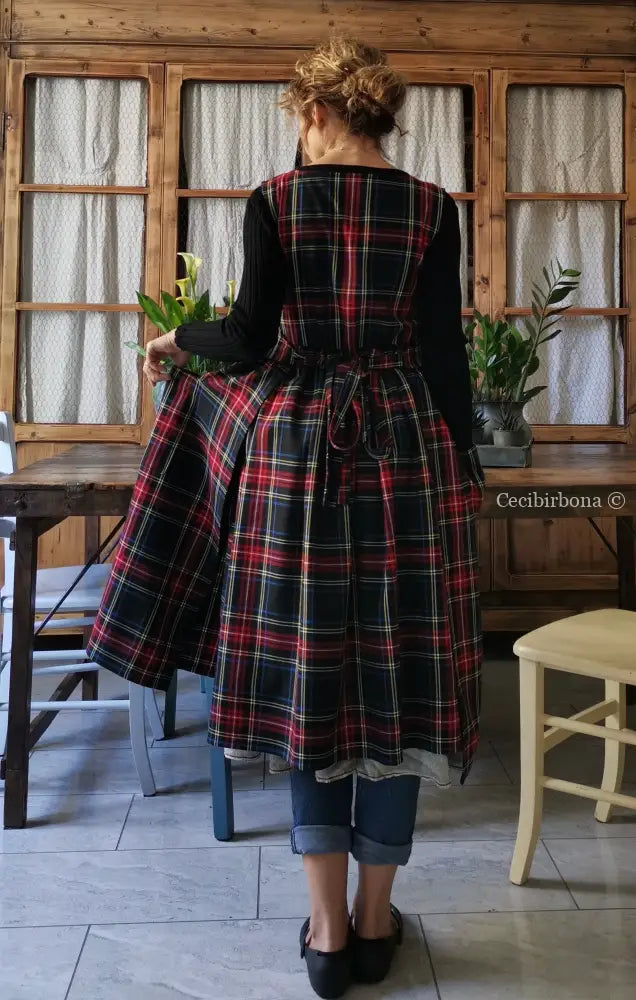 Grembiule per donna in tartan nero e rosso (Ref. 48) grembiule donna tessuti moderni