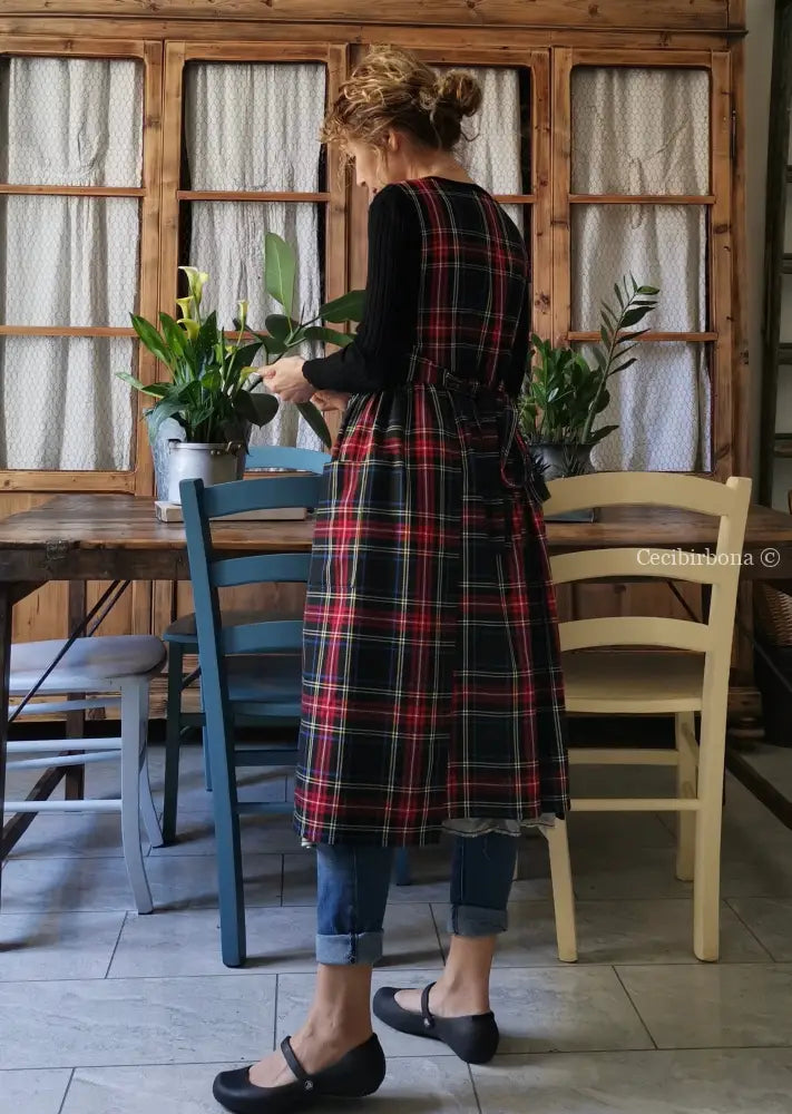Grembiule per donna in tartan nero e rosso (Ref. 48) grembiule donna tessuti moderni