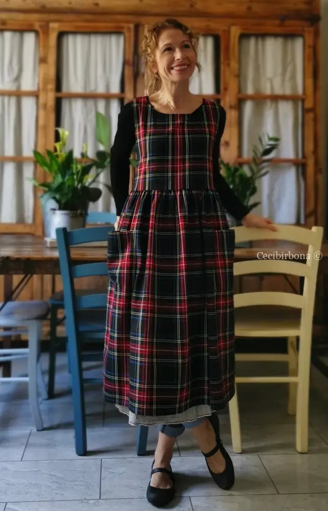 Grembiule per donna in tartan nero e rosso (Ref. 48) grembiule donna tessuti moderni