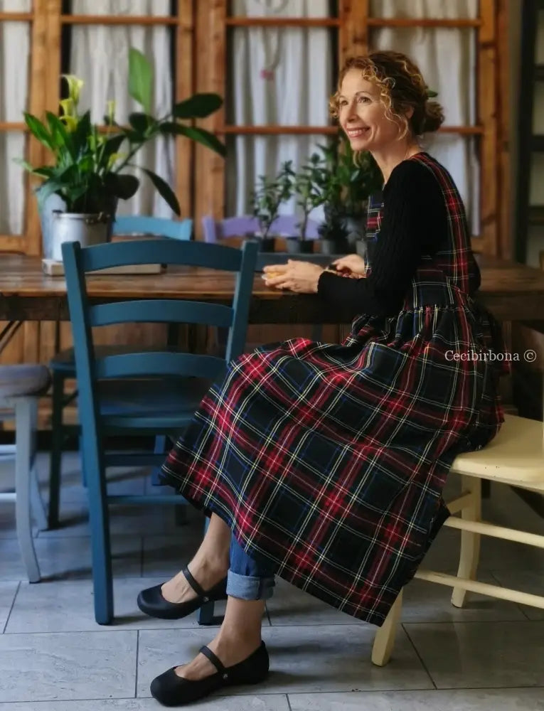 Grembiule per donna in tartan nero e rosso (Ref. 48) grembiule donna tessuti moderni