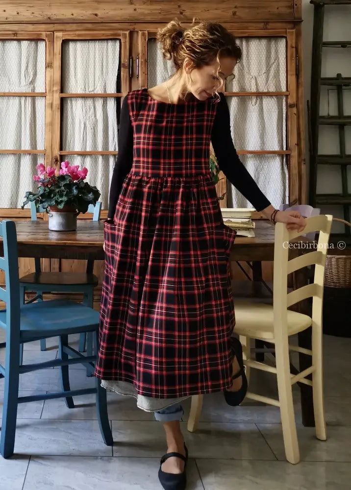 Grembiule per donna in tartan nero e rosso (Ref. 73) grembiule donna tessuti moderni