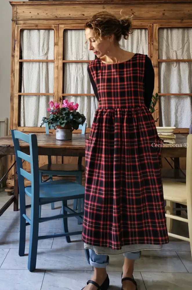 Grembiule per donna in tartan nero e rosso (Ref. 73) grembiule donna tessuti moderni