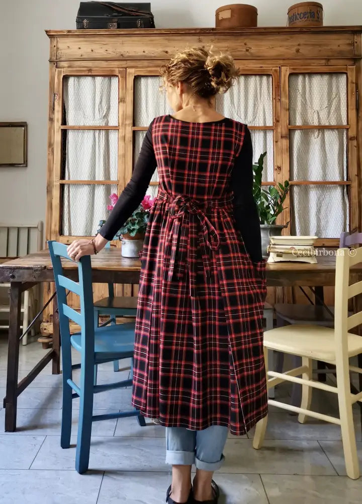 Grembiule per donna in tartan nero e rosso (Ref. 73) grembiule donna tessuti moderni