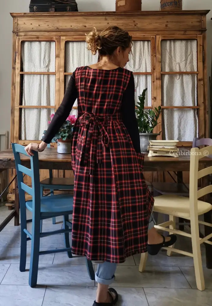 Grembiule per donna in tartan nero e rosso (Ref. 73) grembiule donna tessuti moderni