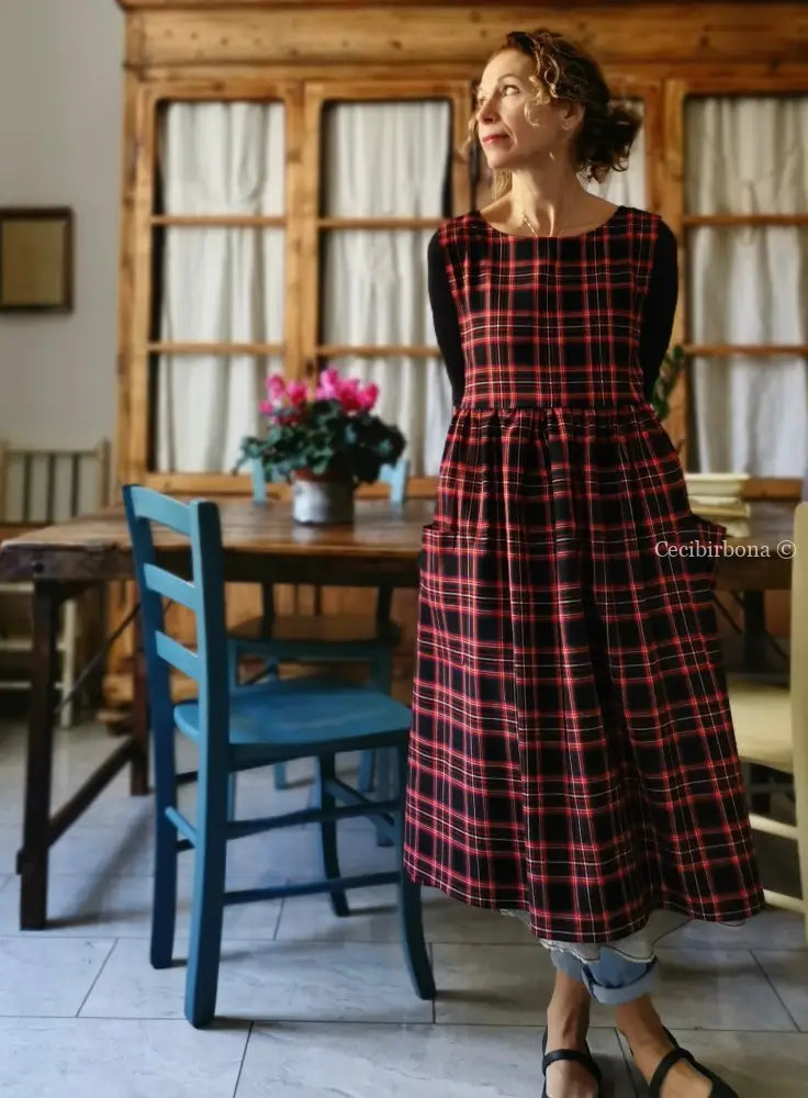 Grembiule per donna in tartan nero e rosso (Ref. 73) grembiule donna tessuti moderni