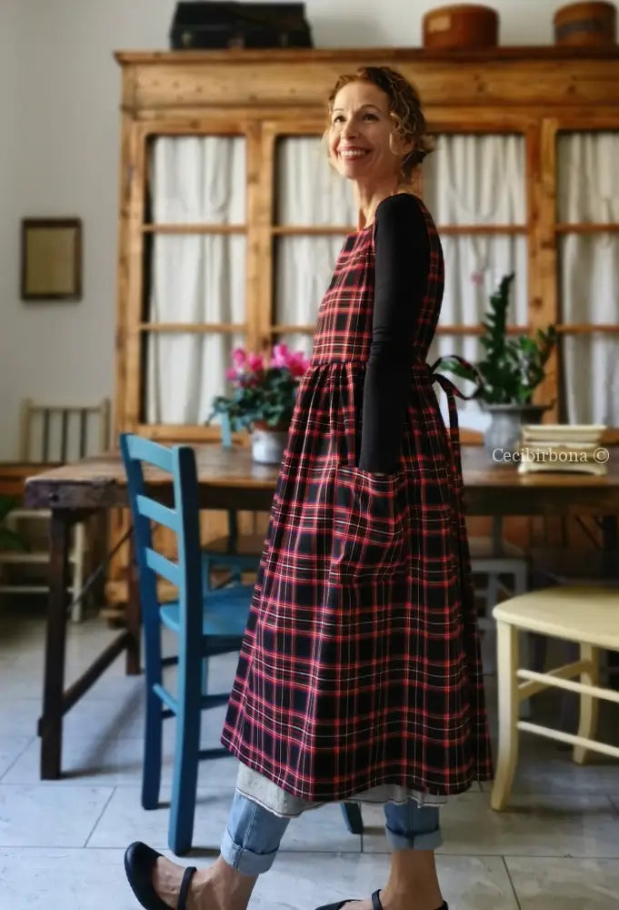 Grembiule per donna in tartan nero e rosso (Ref. 73) grembiule donna tessuti moderni