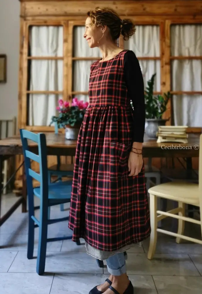 Grembiule per donna in tartan nero e rosso (Ref. 73) grembiule donna tessuti moderni