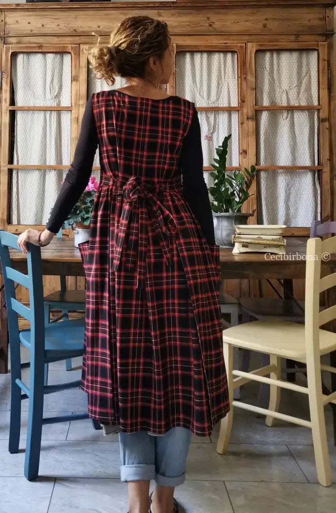 Grembiule per donna in tartan nero e rosso (Ref. 73) grembiule donna tessuti moderni