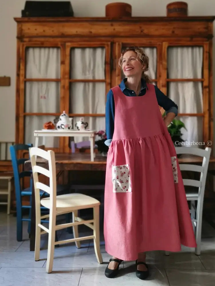 Grembiule rosso ciliegia con roselline (Ref. 391) grembiule donna tessuti moderni