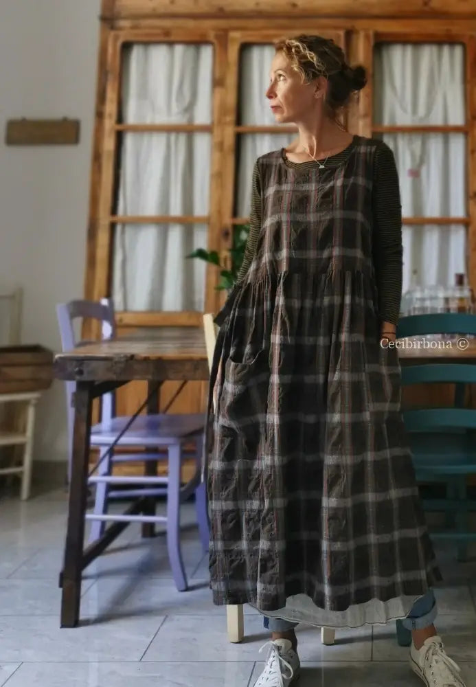 Grembiule tartan marrone con tasche grembiule donna tessuti moderni