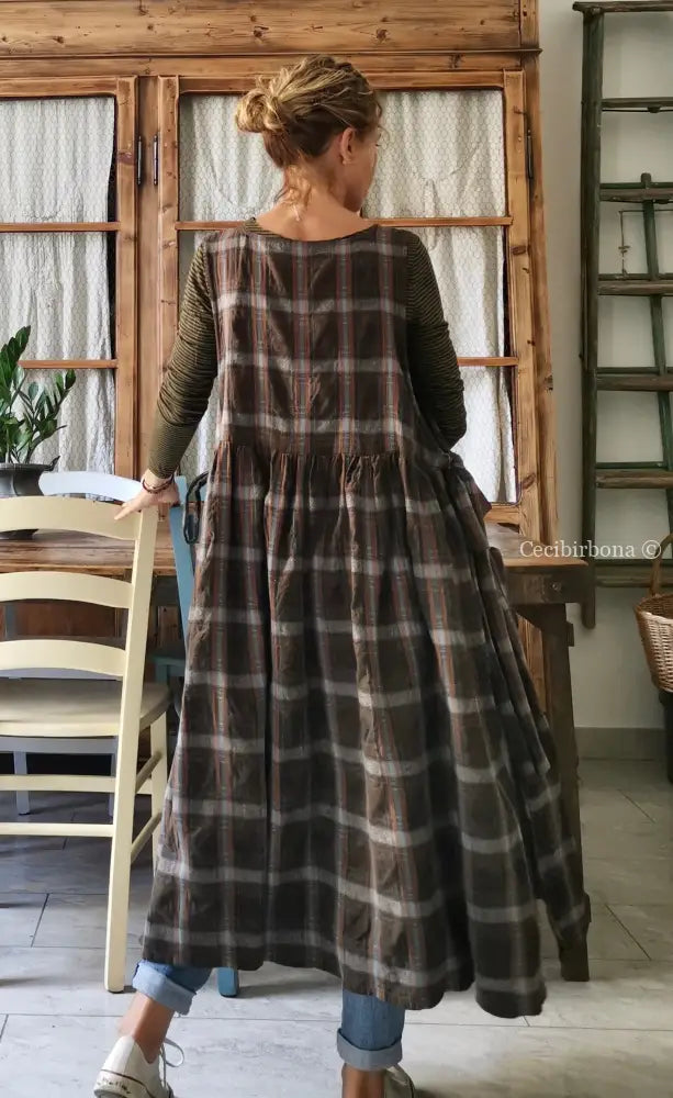 Grembiule tartan marrone con tasche grembiule donna tessuti moderni