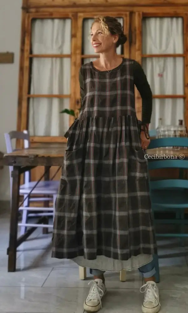 Grembiule tartan marrone con tasche grembiule donna tessuti moderni