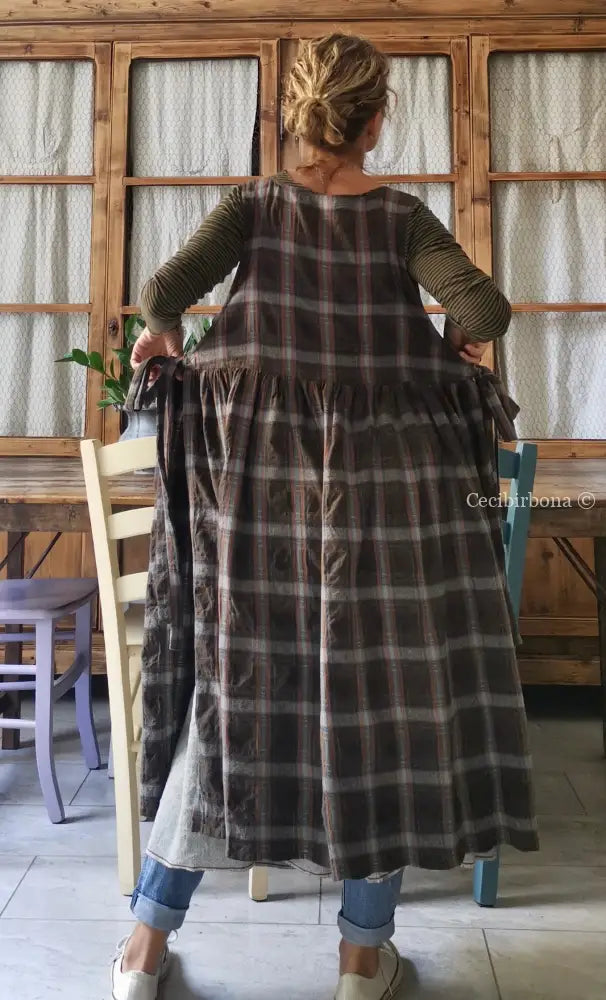 Grembiule tartan marrone con tasche grembiule donna tessuti moderni