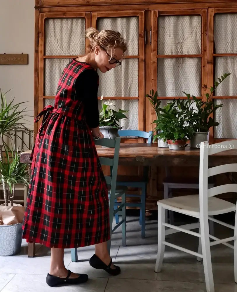 Grembiule tartan rosso e nero (Ref.376) grembiule donna tessuti moderni