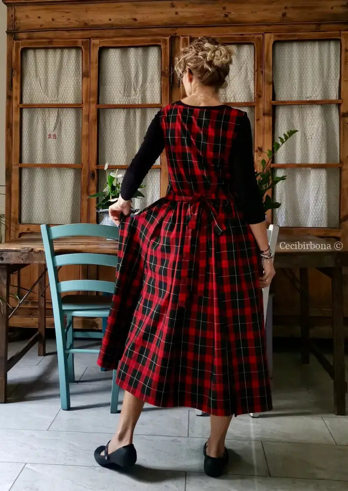 Grembiule tartan rosso e nero (Ref.376) grembiule donna tessuti moderni