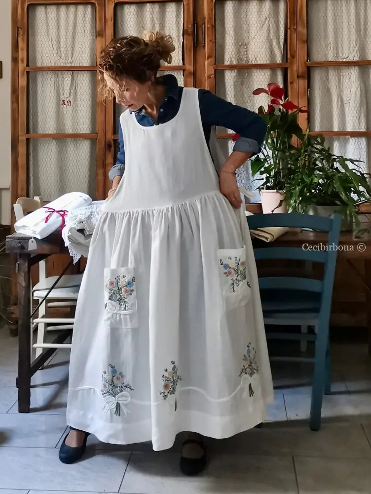 Il grembiule con i bouquet (Ref. 472) grembiule donna tessuti moderni