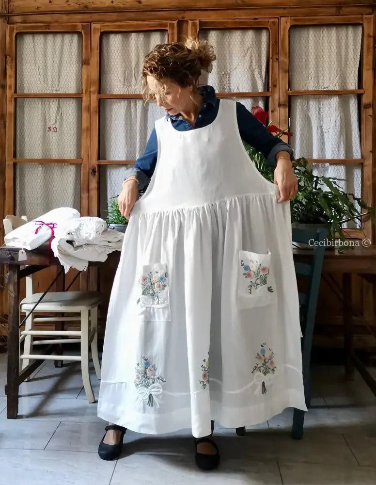 Il grembiule con i bouquet (Ref. 472) grembiule donna tessuti moderni