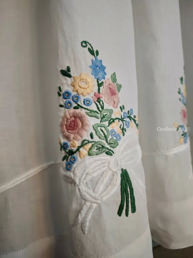 Il grembiule con i bouquet (Ref. 472) grembiule donna tessuti moderni