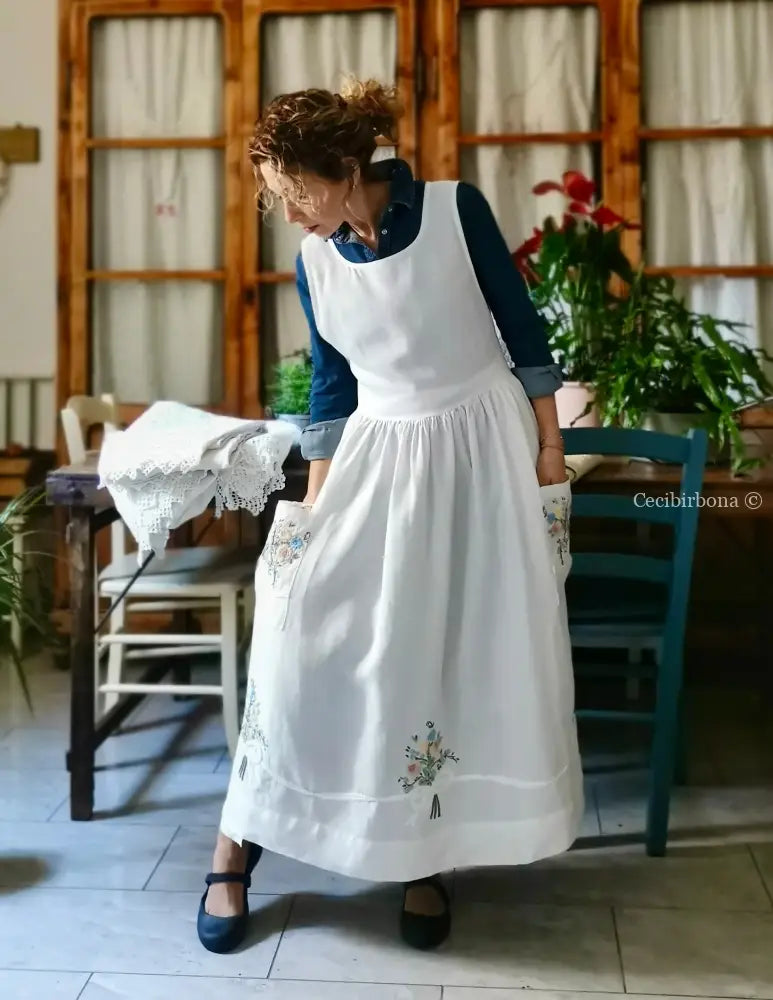 Il grembiule con i bouquet (Ref. 472) grembiule donna tessuti moderni