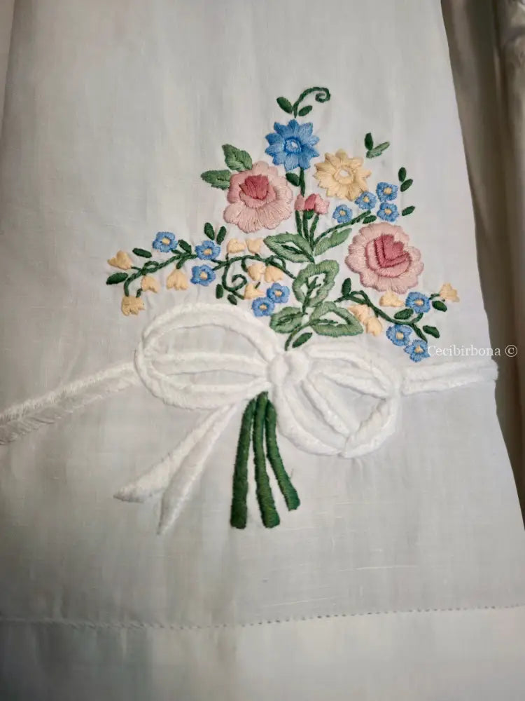 Il grembiule con i bouquet (Ref. 472) grembiule donna tessuti moderni