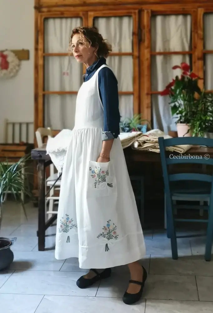 Il grembiule con i bouquet (Ref. 472) grembiule donna tessuti moderni