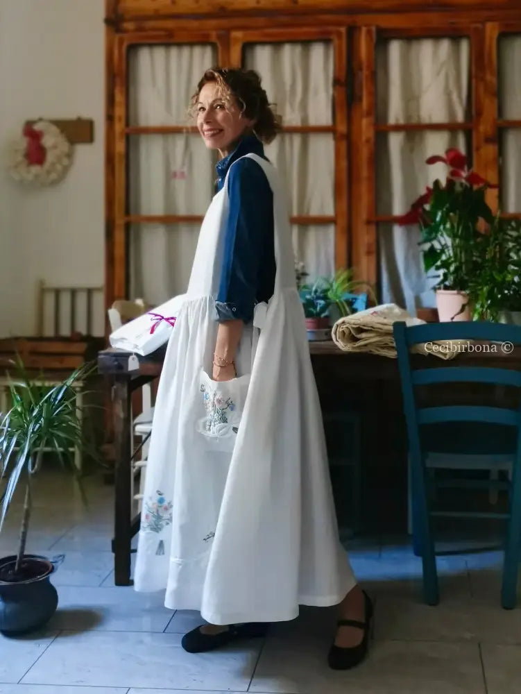Il grembiule con i bouquet (Ref. 472) grembiule donna tessuti moderni