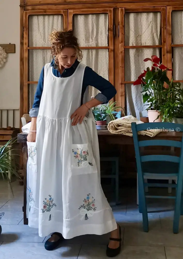 Il grembiule con i bouquet (Ref. 472) grembiule donna tessuti moderni