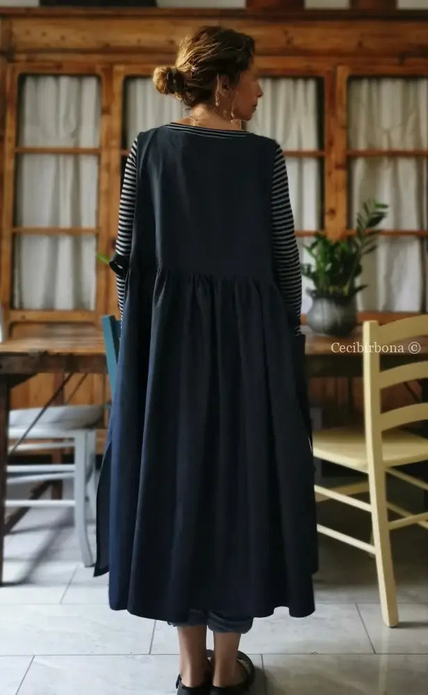 Il grembiule da cucina in chambray blu scuro (Ref.315) grembiule donna tessuti moderni