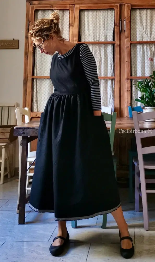 Il grembiule da cucina in lana lavata blu scuro (Ref. 51) grembiule donna tessuti moderni