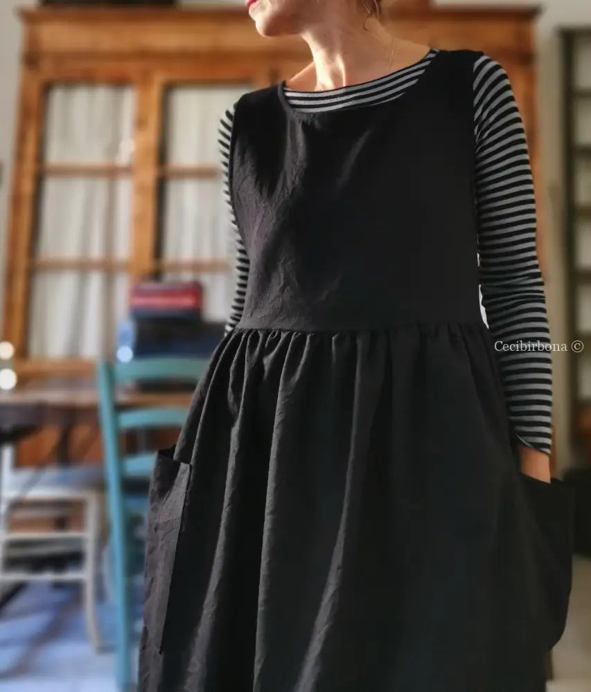 Il grembiule da cucina in lana lavata blu scuro (Ref. 51) grembiule donna tessuti moderni