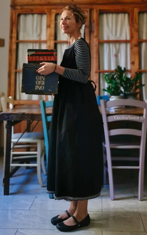 Il grembiule da cucina in lana lavata blu scuro (Ref. 51) grembiule donna tessuti moderni